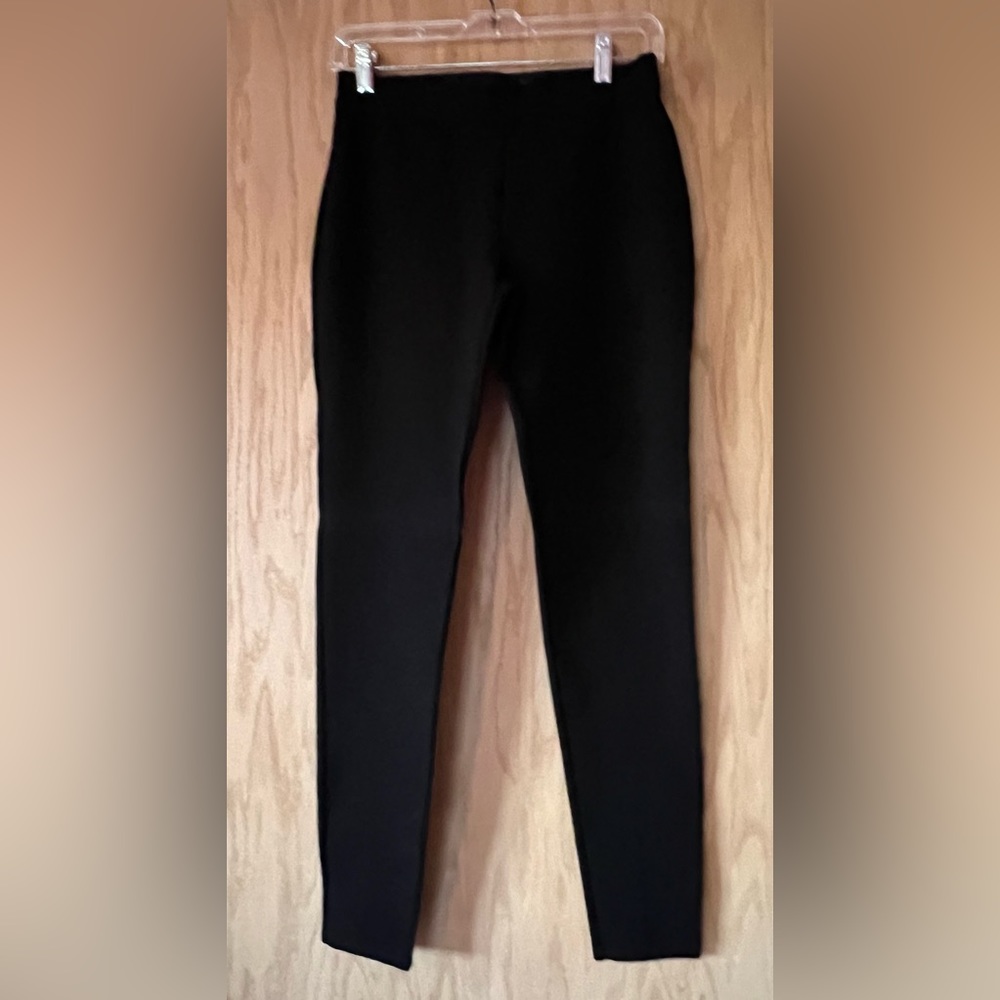 Max Studio Black Ankle Pants. Size M.